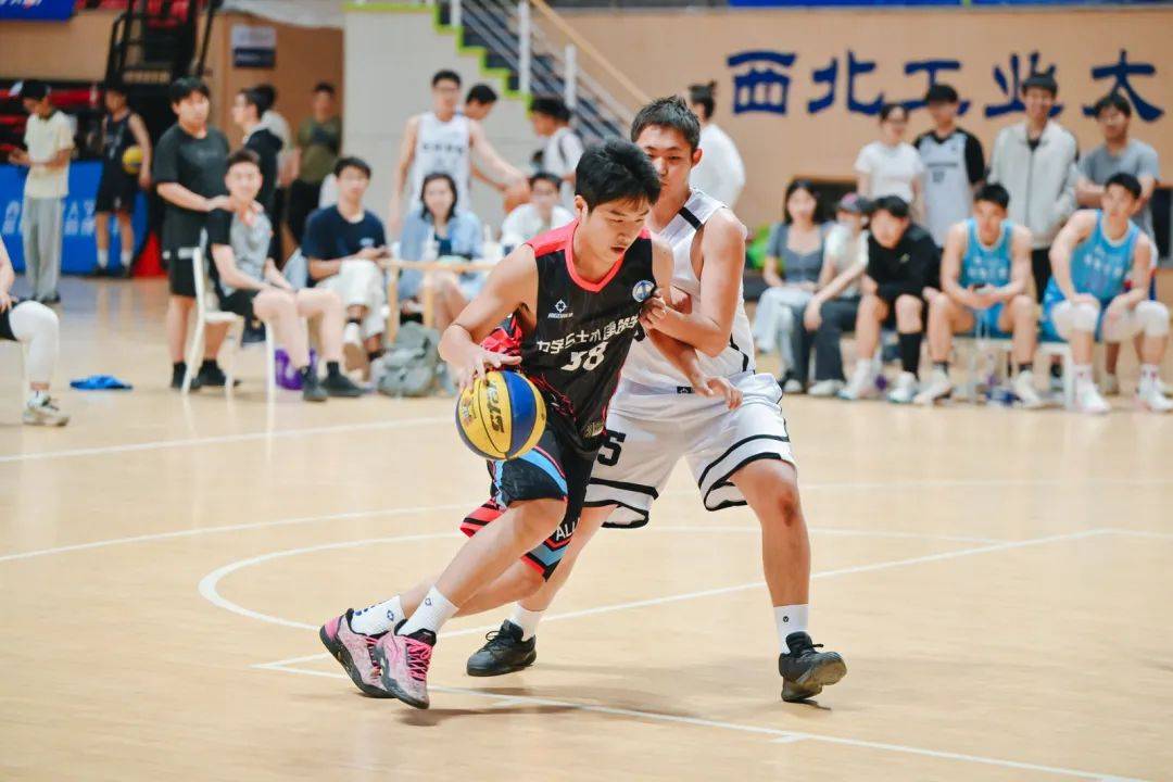 包含全国篮球文化节吸引众多国际友人,共话运动精神的词条 包含全国篮球文化节吸引众多国际友人,共话运动精神的词条