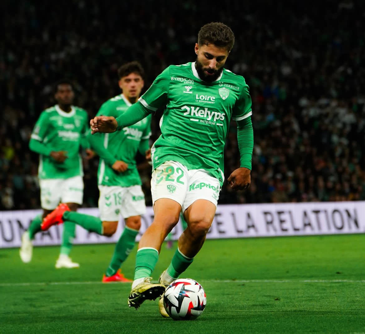 AC米兰队-法甲引入新型比赛设备，推动科技融入足球运动的简单介绍