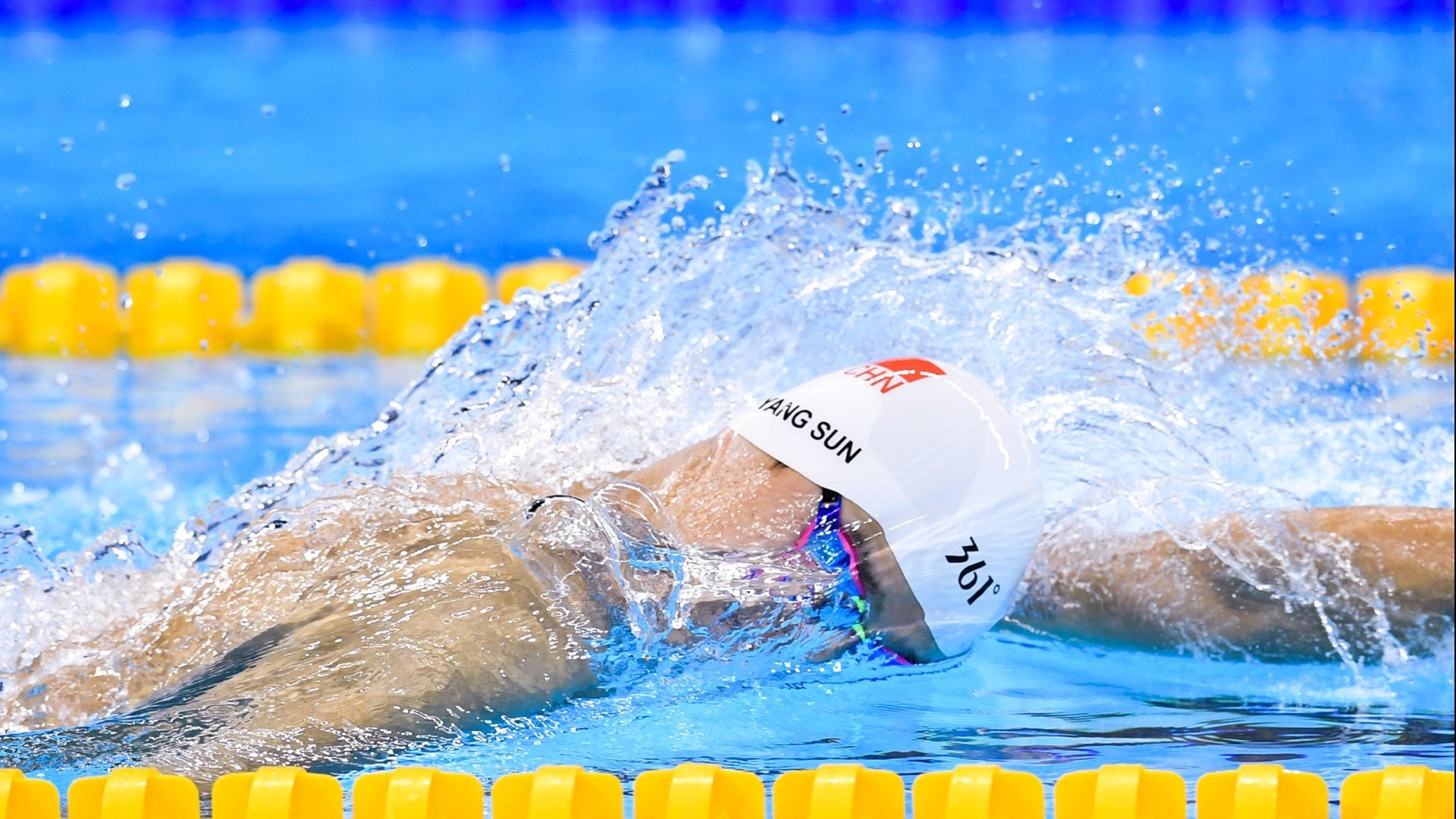 “团队精神:幕后英雄的坚韧守护”,这才是团队精神