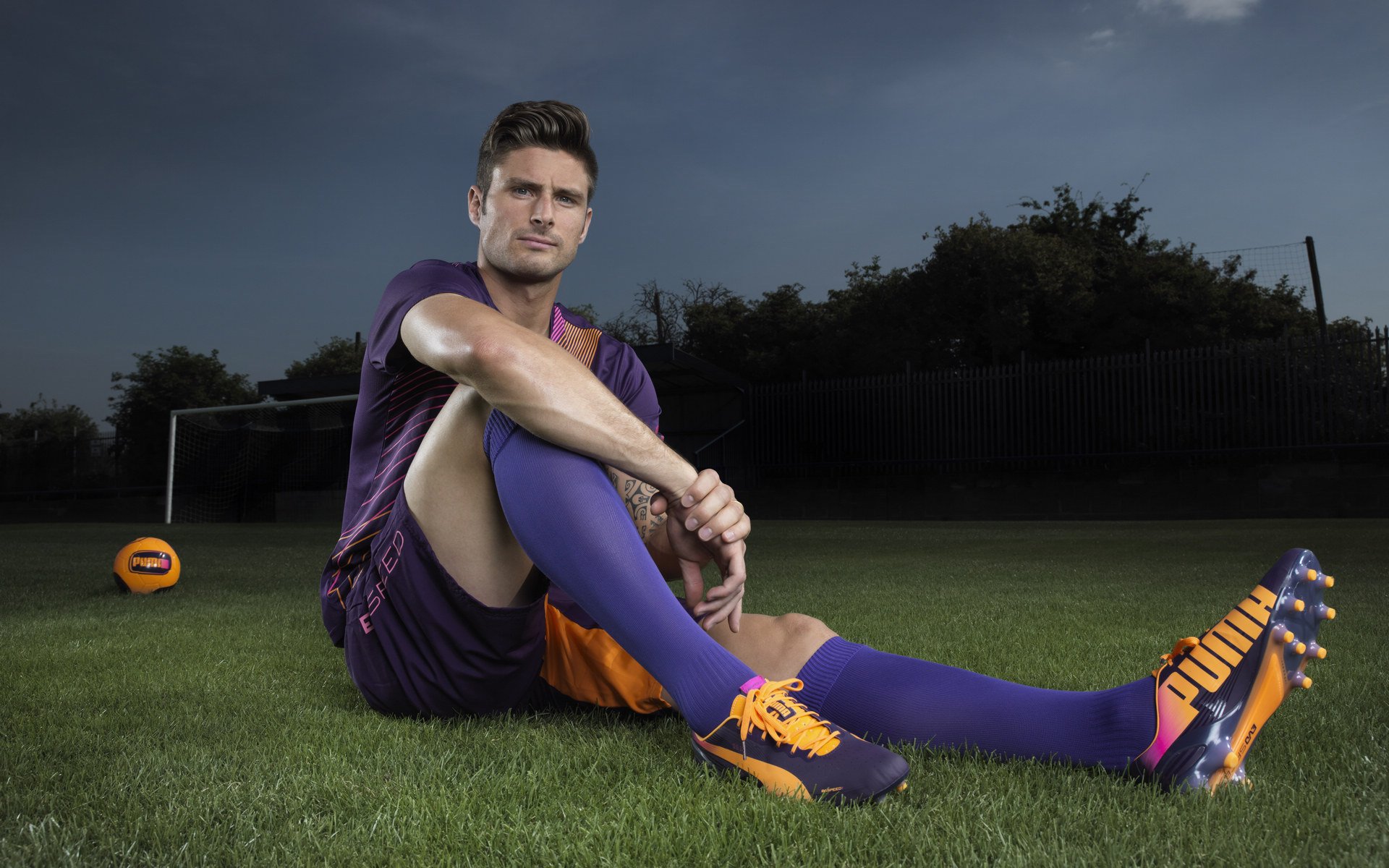 西甲大战:巴萨主场0-2不敌塞维利亚,争冠局势扑朔迷离,西甲巴萨比赛回放